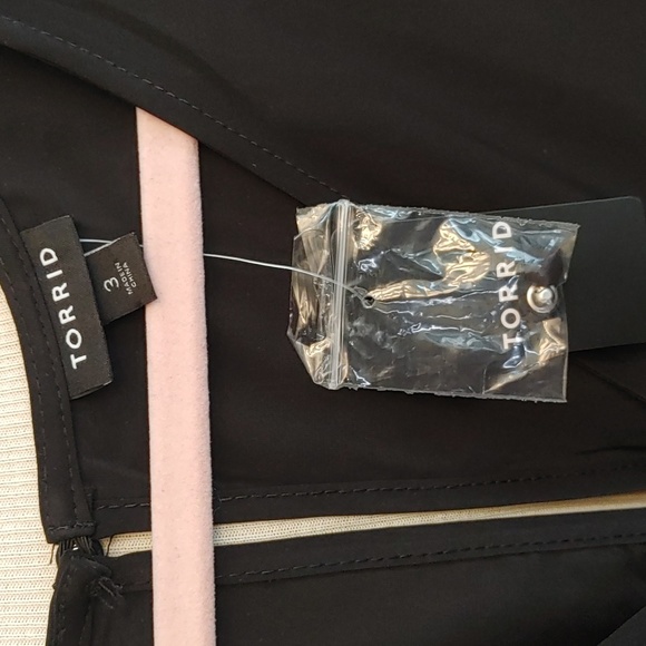 Torrid Crepe de Chine Surplice Dress Faux wrap belted smocked Plus Size 3/3X - Picture 4 of 16